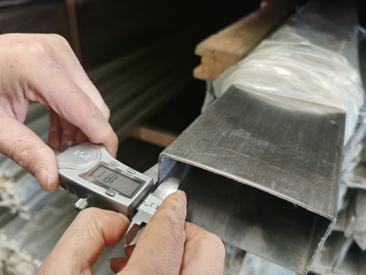 ASTM A479 ब्रश्ड स्टेनलेस स्टील स्क्वायर ट्यूब पॉलिश ब्राइट 0.6mm